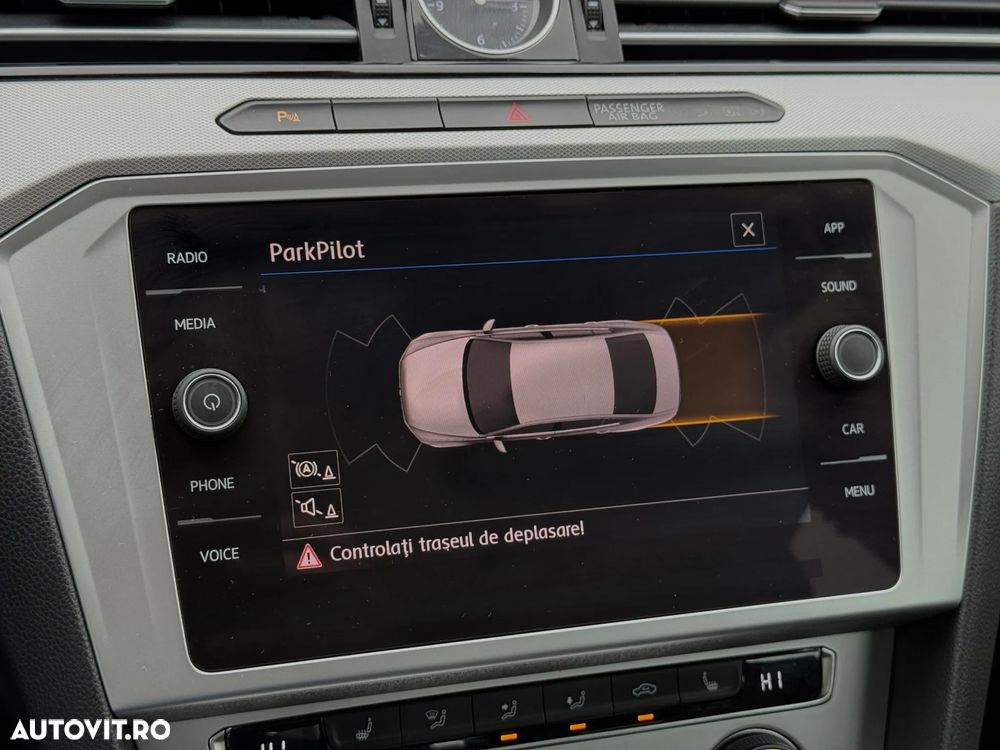 Volkswagen Passat 2.0 TDI DSG Comfortline - 23