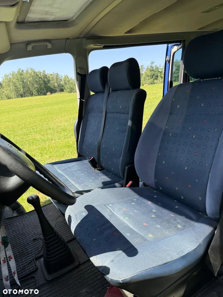 Volkswagen Caravelle - 7