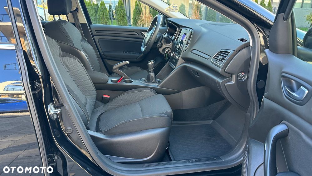 Renault Megane IV 16-20 - 9