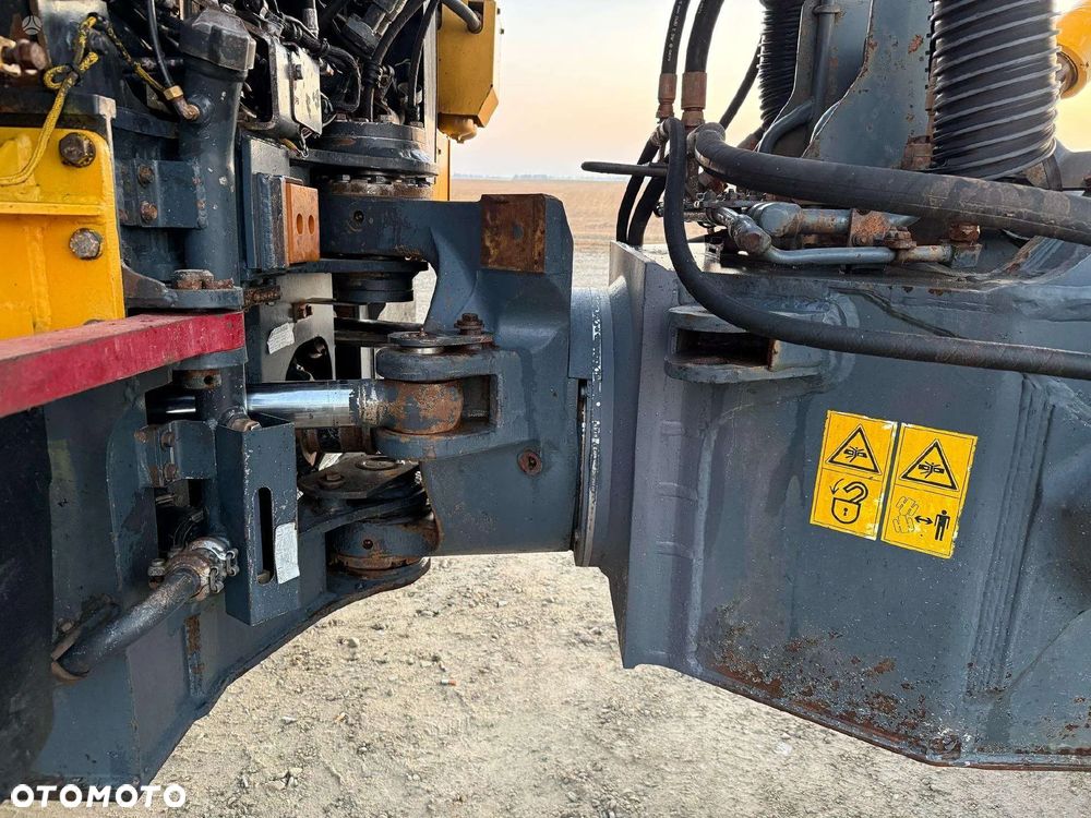Komatsu HM 400-2 - 17