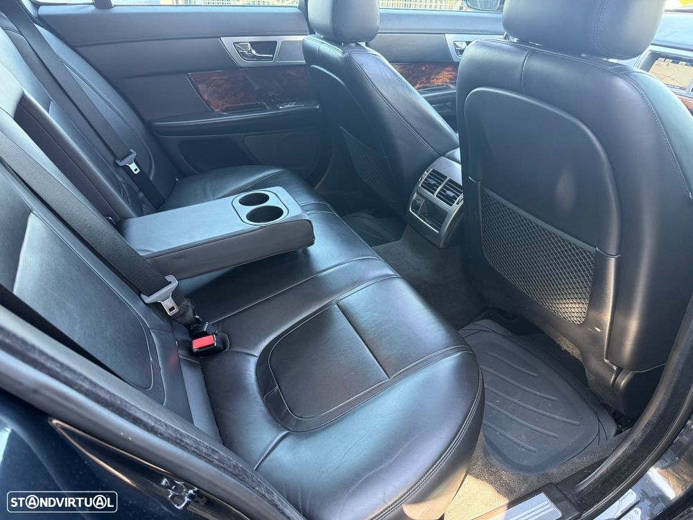 Jaguar XF 2.2 D Premium Luxury - 10