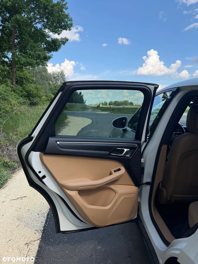 Porsche Macan Standard - 25