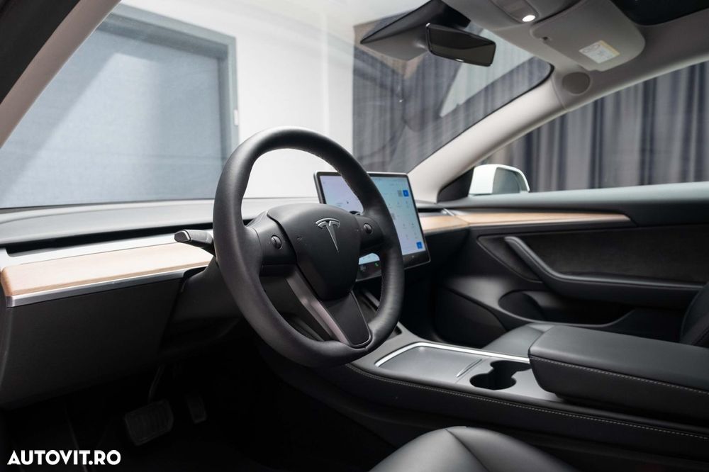 Tesla Model 3 RWD - 16