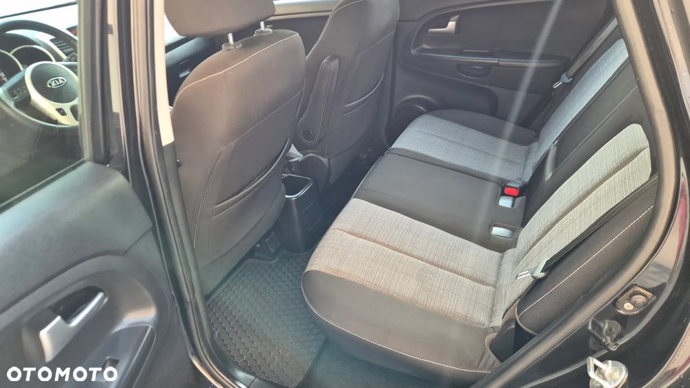 Kia Venga 1.4 CVVT Black Collection - 9