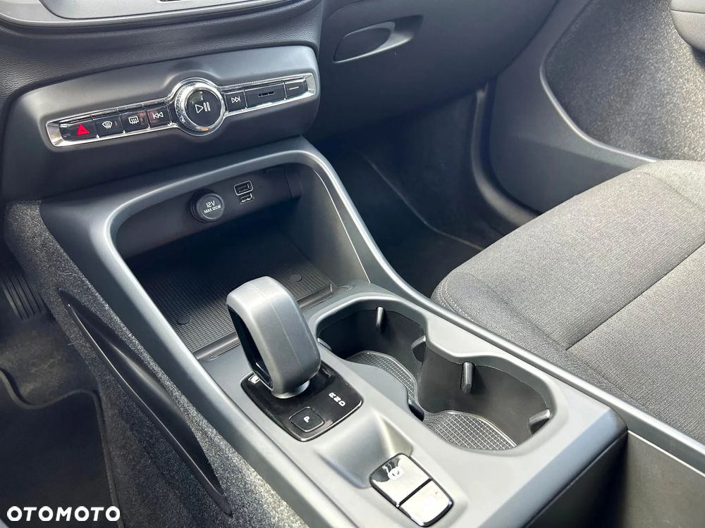 Volvo XC 40 T3 Momentum Pro - 31