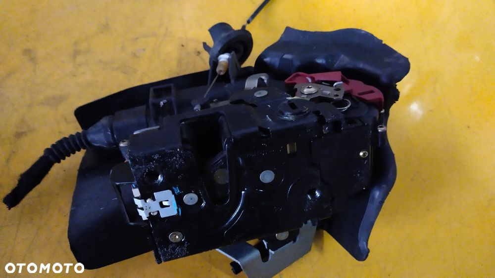 AUDI A4 B6 ZAMEK DRZWI PRAWY TYŁ TYLNY 8E0839350 - 5