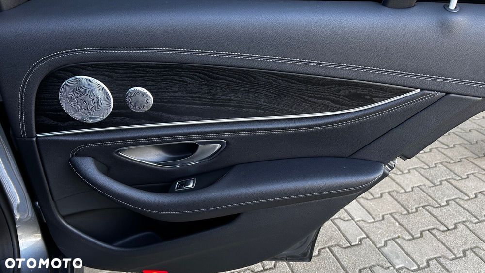 Mercedes-Benz Klasa E 220 d 4-Matic AMG - 29