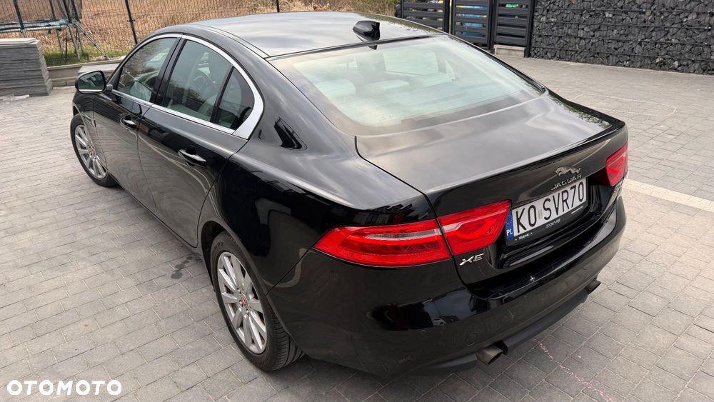 Jaguar XE 2.0 T Prestige - 5