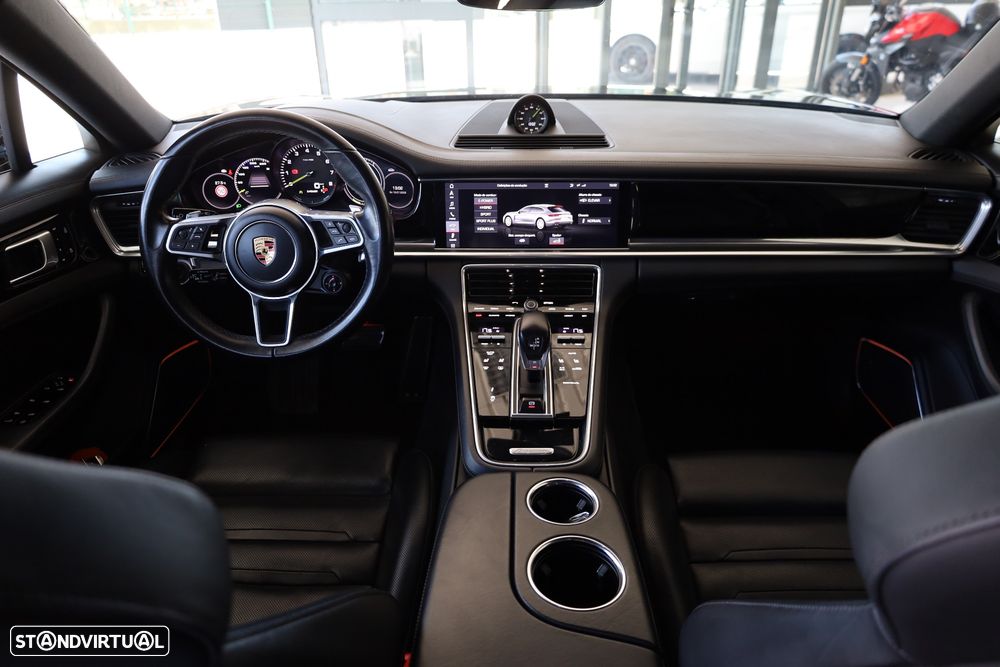 Porsche Panamera Sport Turismo - 23
