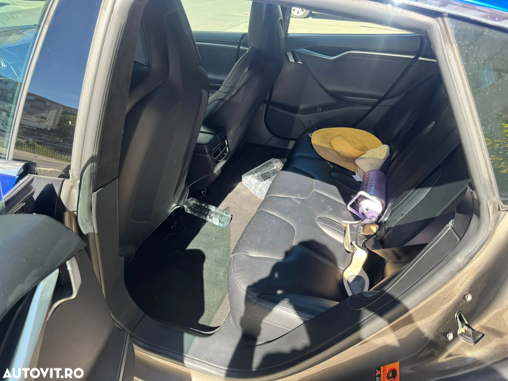 Tesla Model S - 10