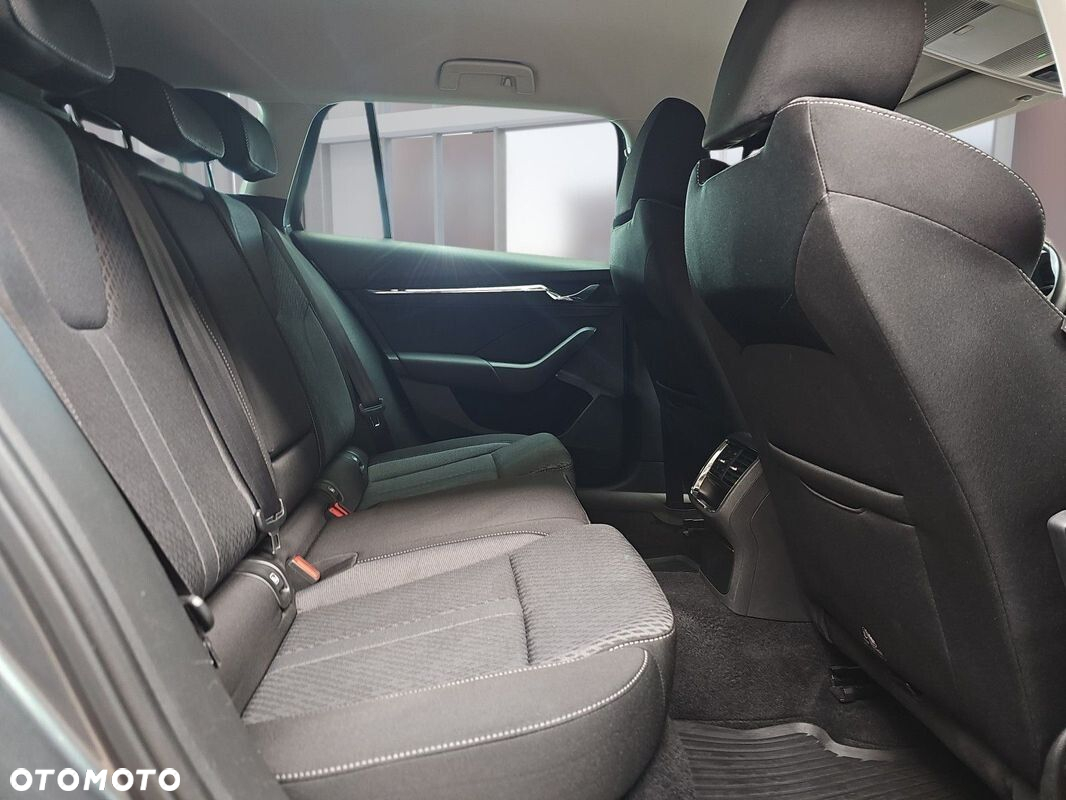 Skoda Octavia 2.0 TDI Style DSG - 23