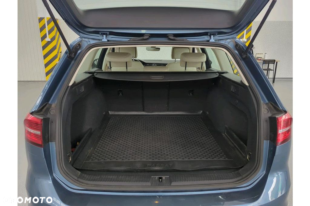 Volkswagen Passat - 11