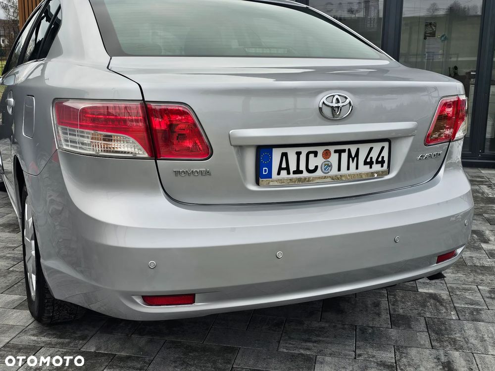 Toyota Avensis 1.8 Comfort - 26