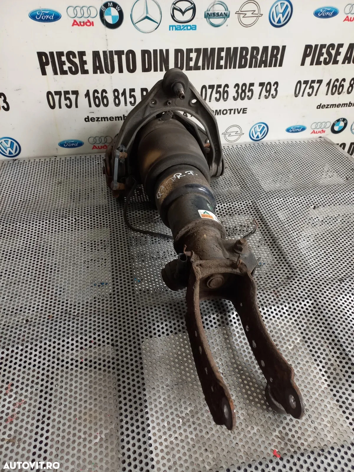 Perna Aer Amortizor Pneumatic Dreapta Fata Audi Q7 4L Testata - Dezmembrari Arad - 5