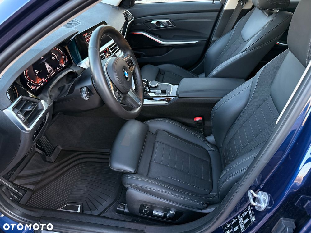 BMW Seria 3 330i xDrive Sport Line - 13