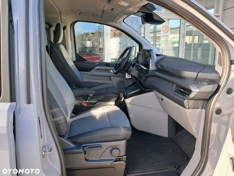 Ford Tourneo Custom - 14