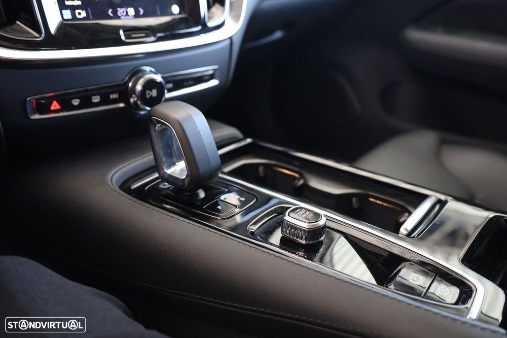 Volvo V60 2.0 T6 AWD TE Plus Dark - 18
