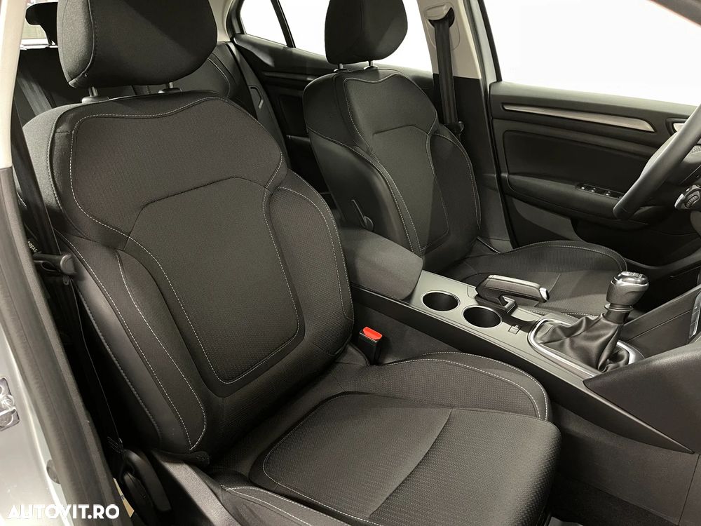 Renault Megane Blue dCi 116 Zen - 9