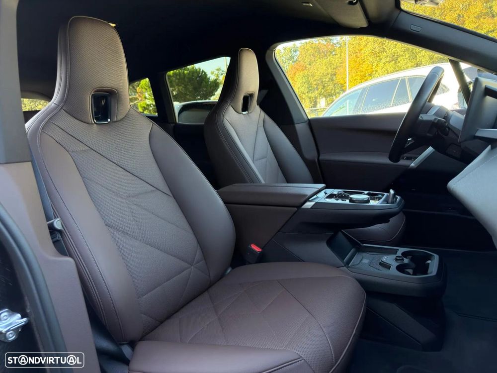 BMW iX xDrive 40 Pack Desportivo - 21