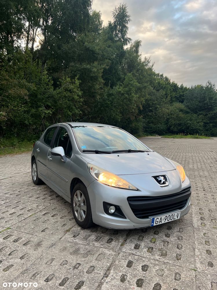 Peugeot 207 - 1