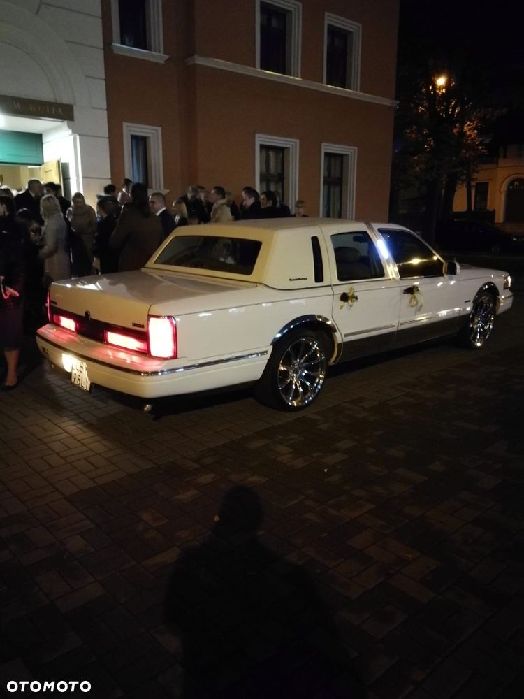 Lincoln Town Car - 8