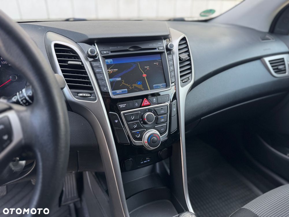 Hyundai i30 i30cw 1.4 Intro Edition - 8
