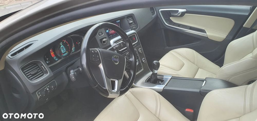 Volvo V60 D2 Summum - 1