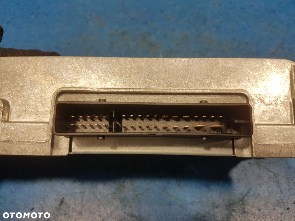 AUDI A4 B8 WZMACNIACZ 8T0035223AE - 6