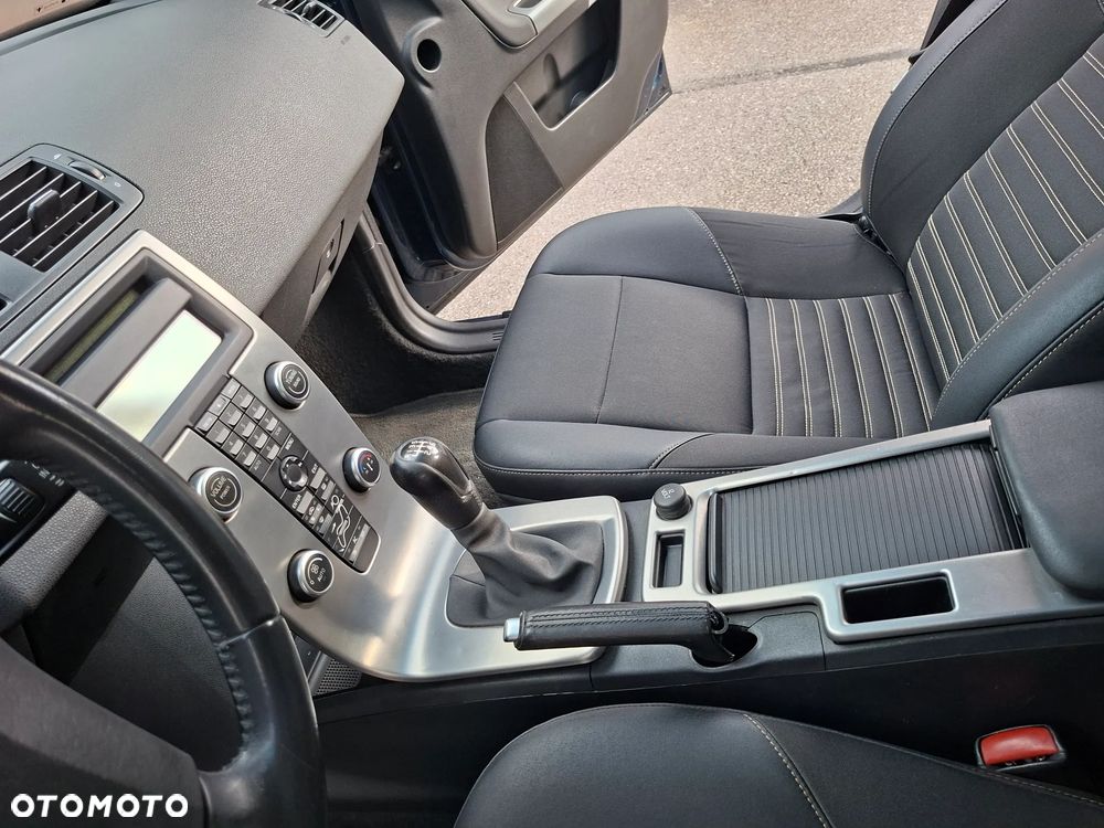 Volvo S40 2.0D - 25