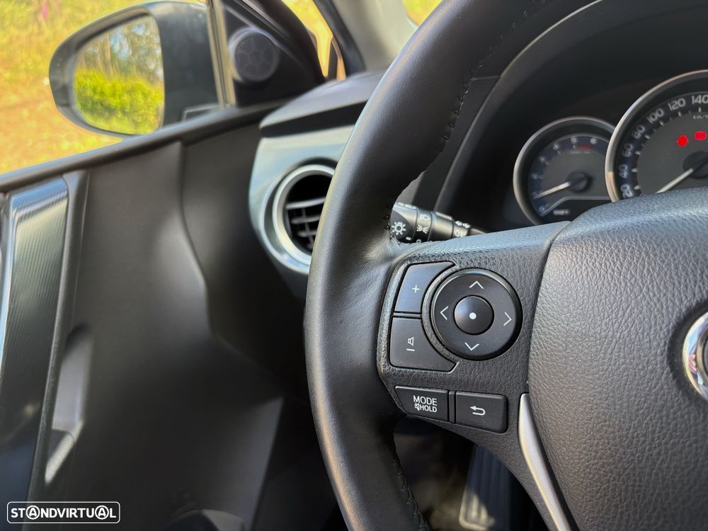 Toyota Auris 1.4 D-4D Comfort+Pack Sport - 21