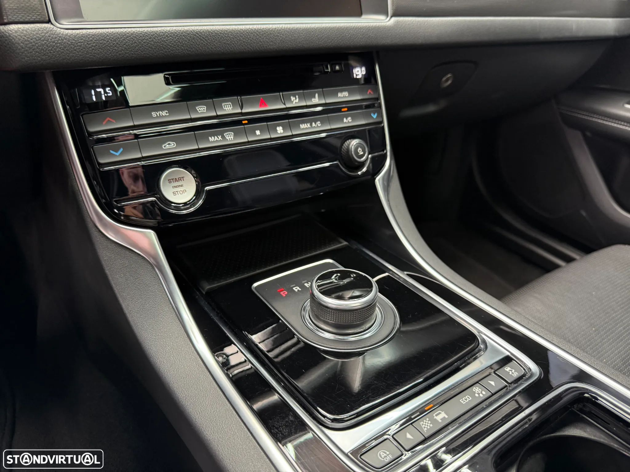 Jaguar XF 3.0 TDV6 300 Sport - 12