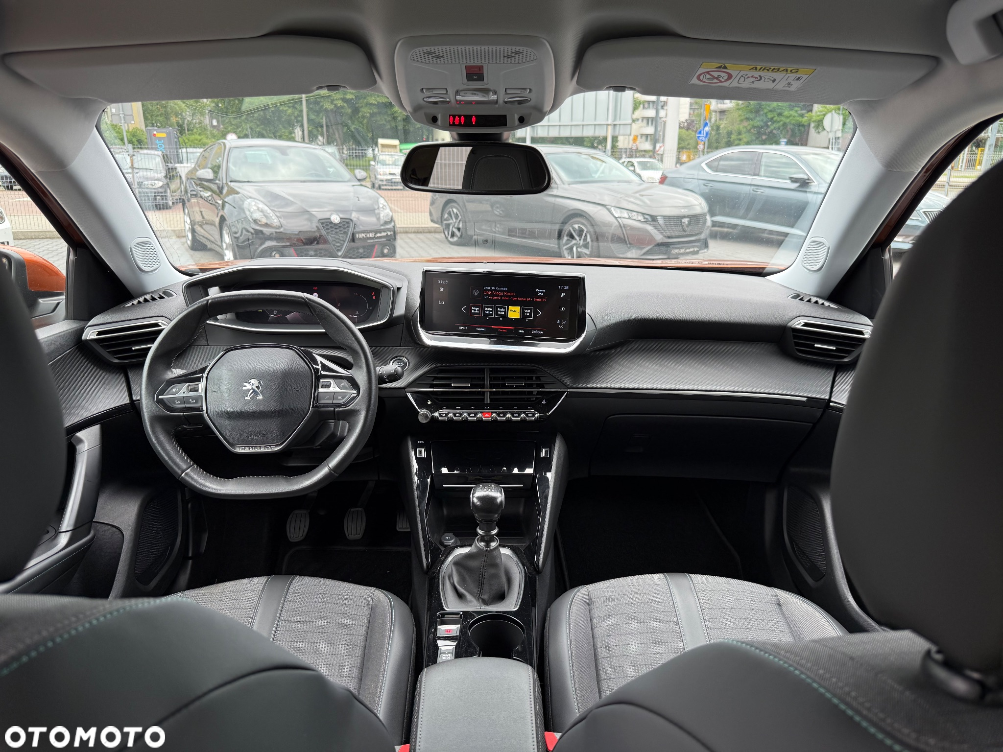Peugeot 2008 1.5 BlueHDi Allure S&S - 22