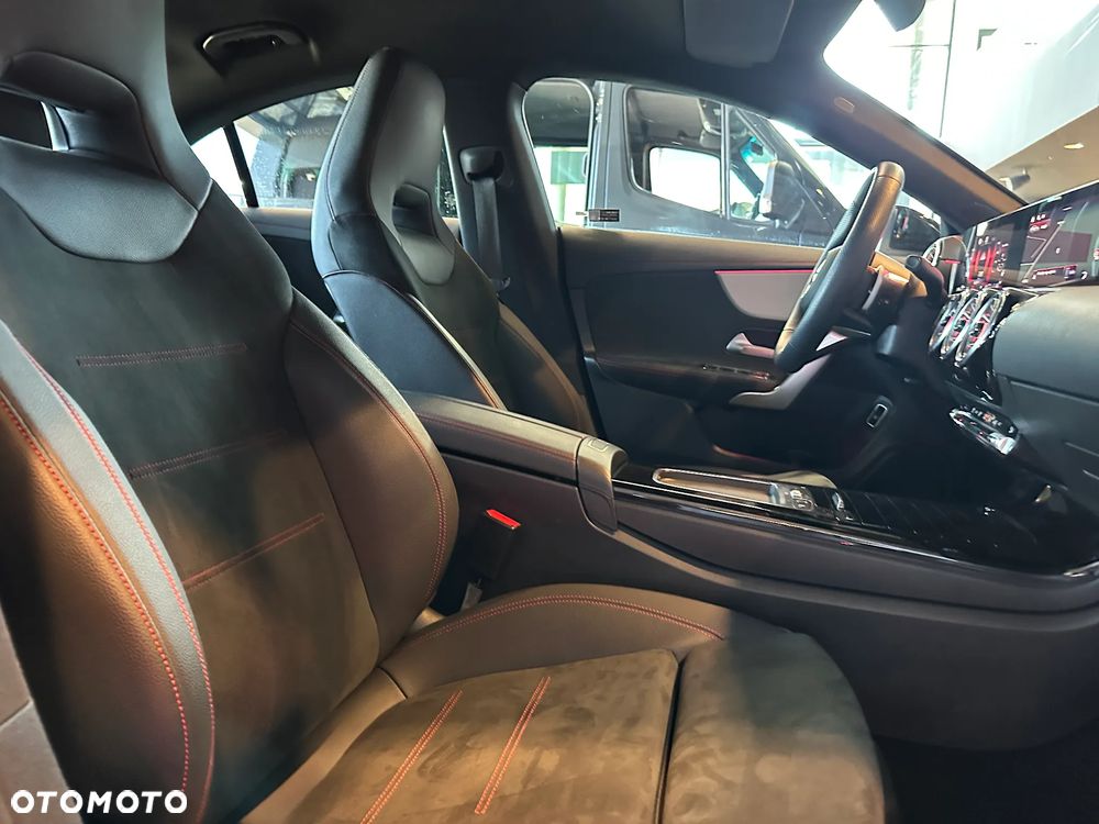 Mercedes-Benz CLA 200 mHEV AMG Line 7G-DCT - 17