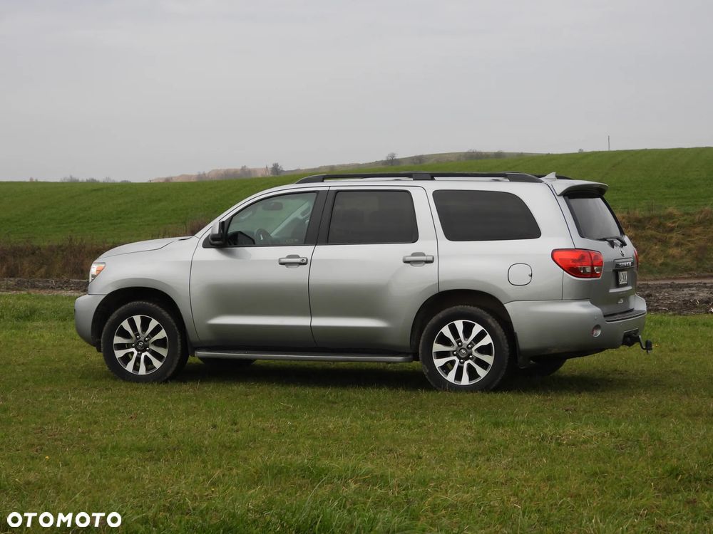 Toyota Sequoia - 1