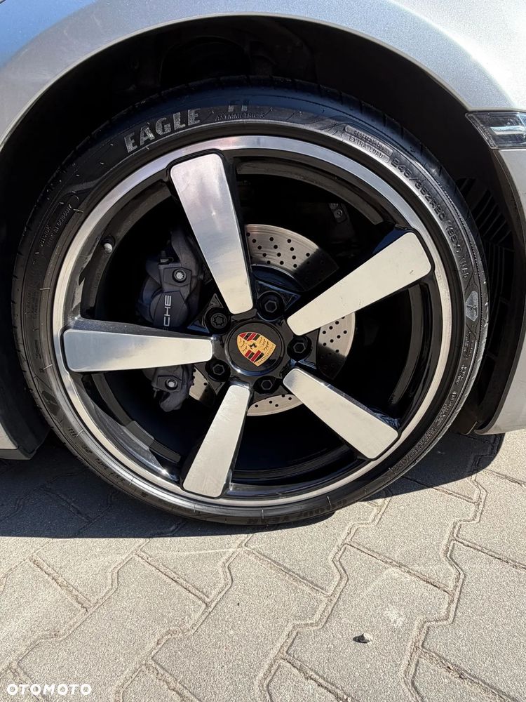 Porsche 911 Carrera - 13