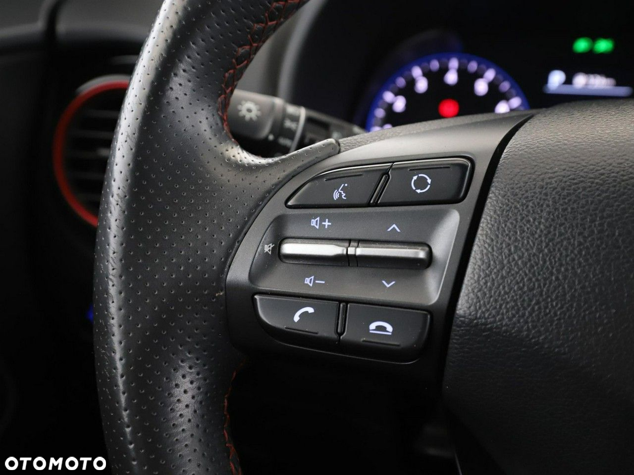 Hyundai Kona 1.6 T-GDI DCT 4WD Premium - 33