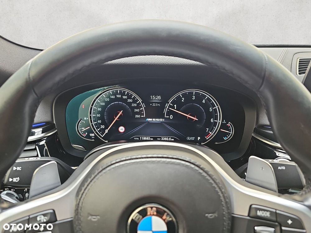 BMW Seria 5 M550i xDrive - 13
