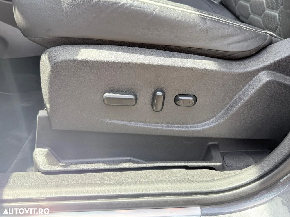 Ford Kuga - 28