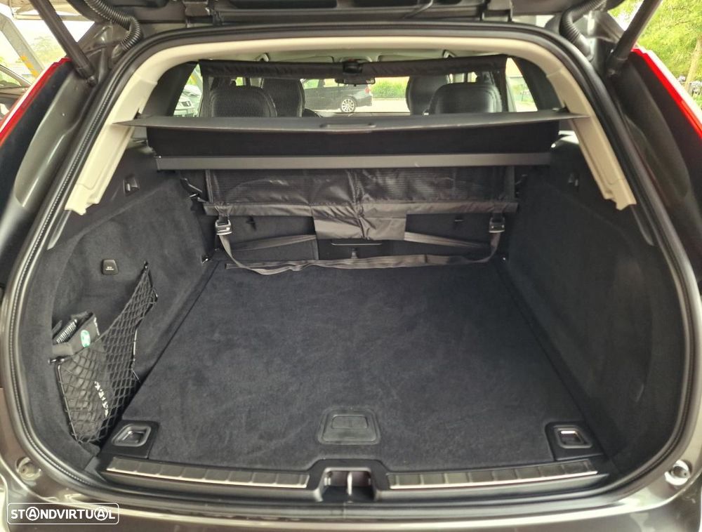 Volvo XC 60 2.0 D4 Momentum Geartronic - 25