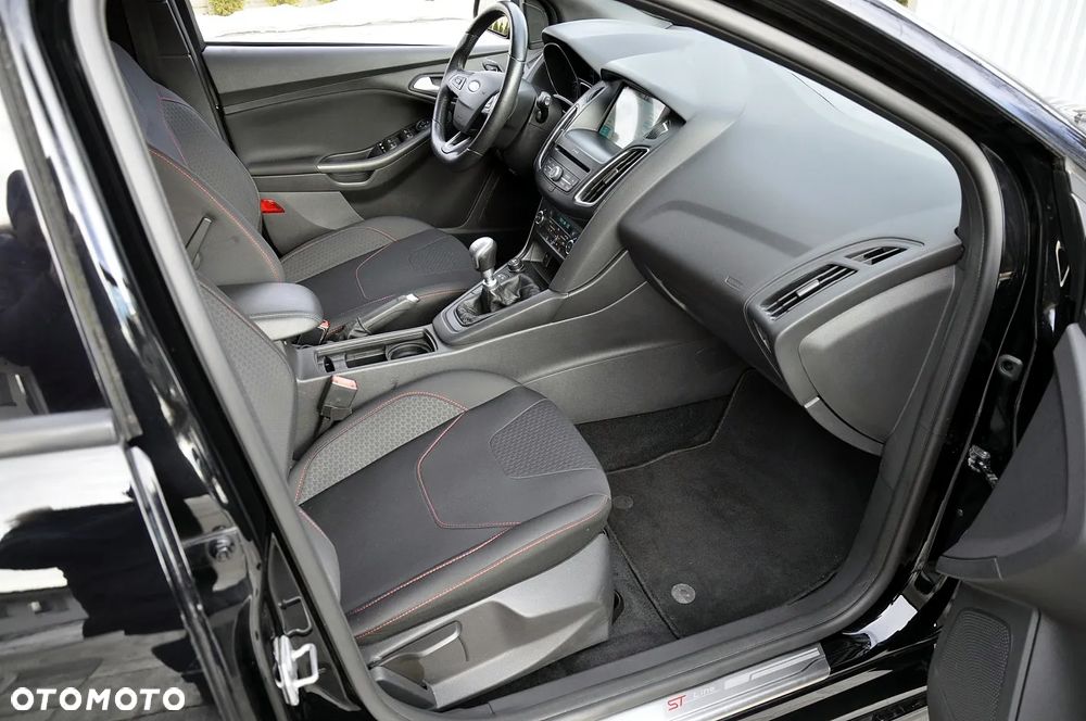 Ford Focus 1.0 EcoBoost Start-Stopp-System ST-LINE STYLE - 11