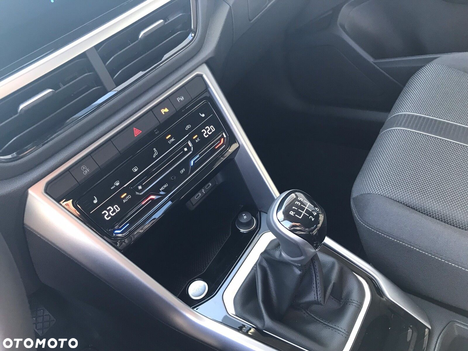 Volkswagen T-Roc - 8