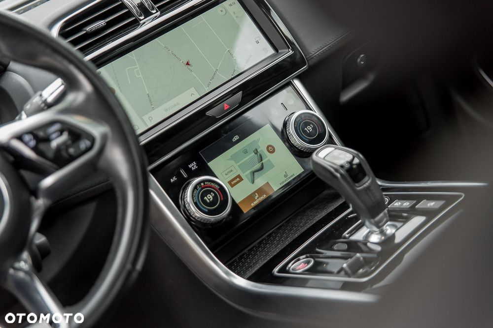 Jaguar XE 2.0 T Prestige - 17