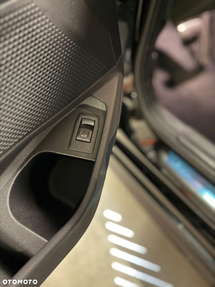 BMW Seria 3 320i M Sport - 13