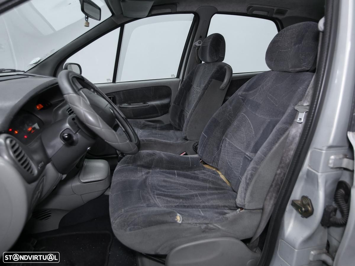 Renault Scénic 1.4 16V RTE - 9