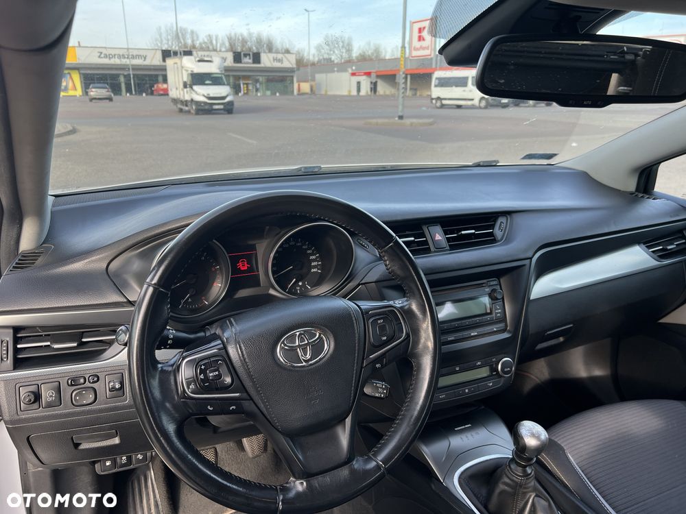 Toyota Avensis 2.0 D-4D Premium - 7