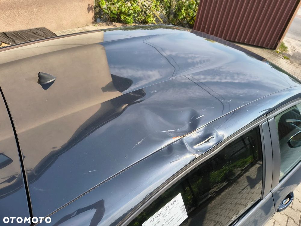 Peugeot 208 - 8