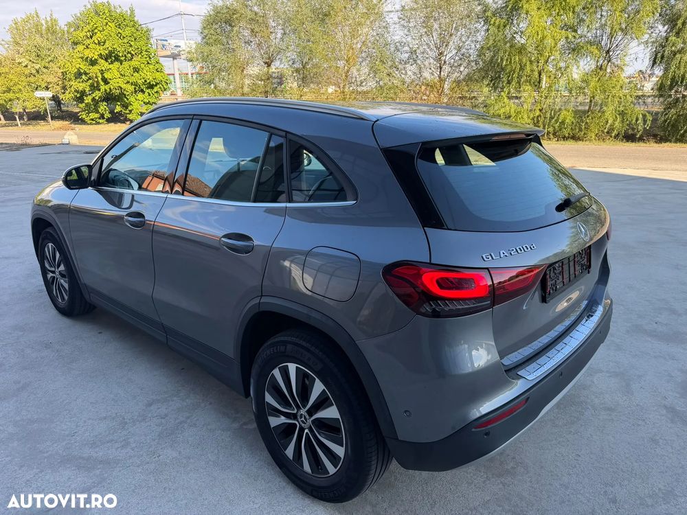 Mercedes-Benz GLA - 4