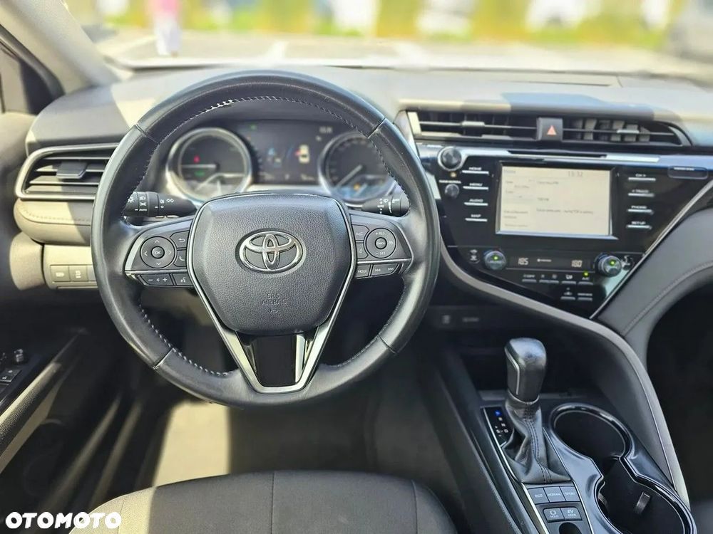 Toyota Camry 2.5 Hybrid Comfort CVT - 22