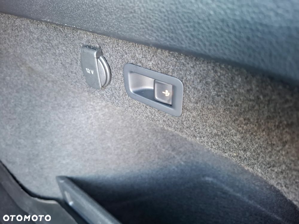 Volkswagen Passat Variant 2.0 TDI SCR DSG Business - 17