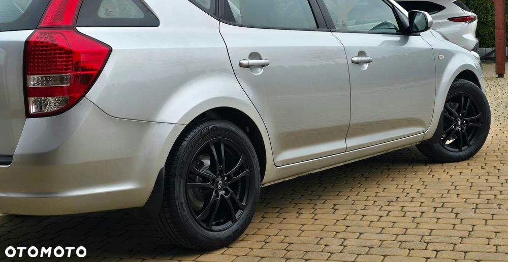 Kia Ceed - 4